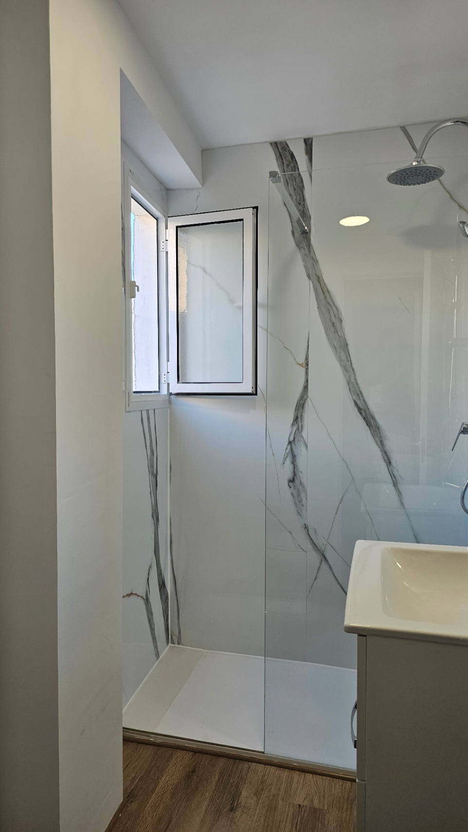 Piso reformado de 3 habitaciones en Alicante - Pla