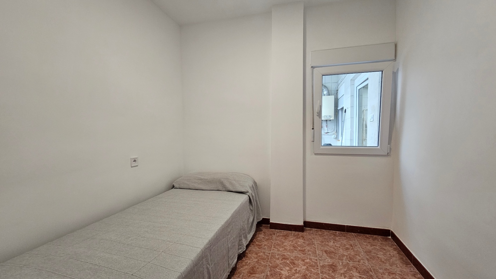 Piso reformado de 3 habitaciones en Alicante - Pla