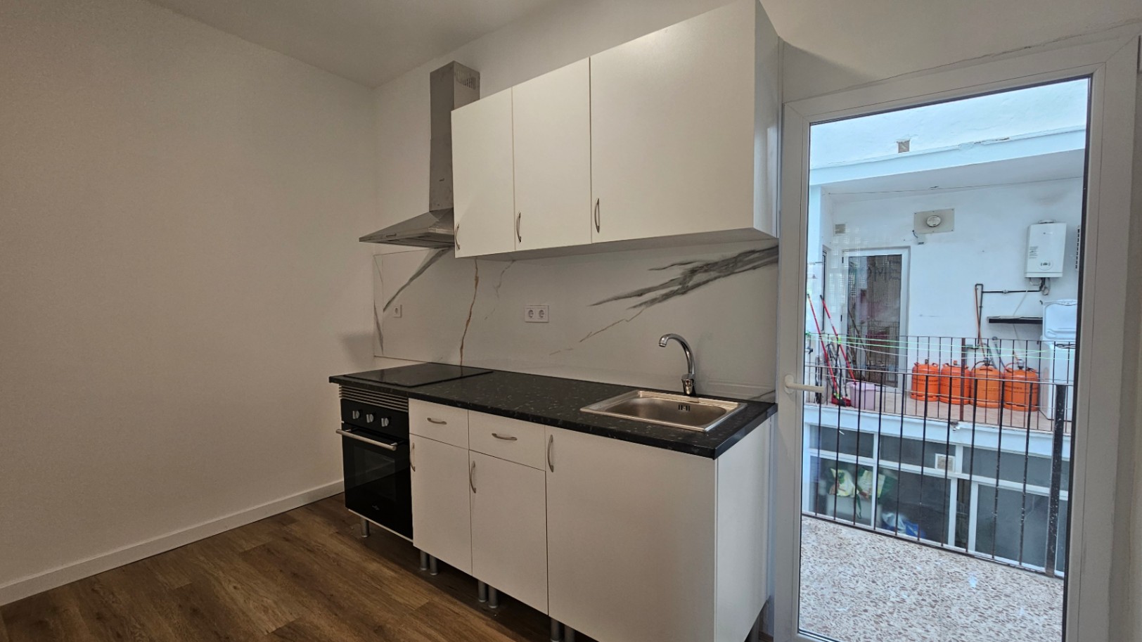 Piso reformado de 3 habitaciones en Alicante - Pla