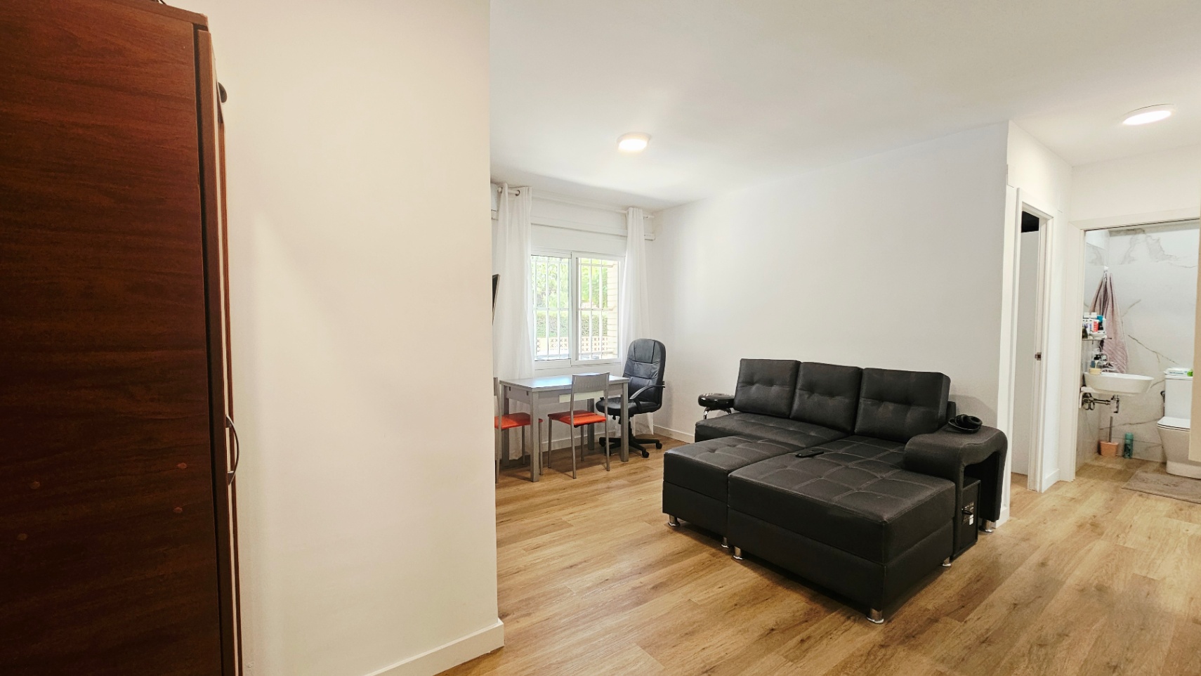 Planta baja reformada con patio interior en Alicante