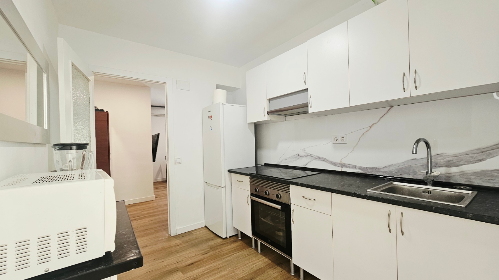 Planta baja reformada con patio interior en Alicante