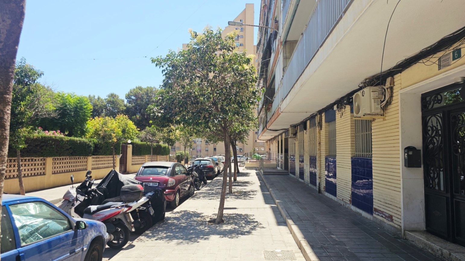 Planta baja reformada con patio interior en Alicante