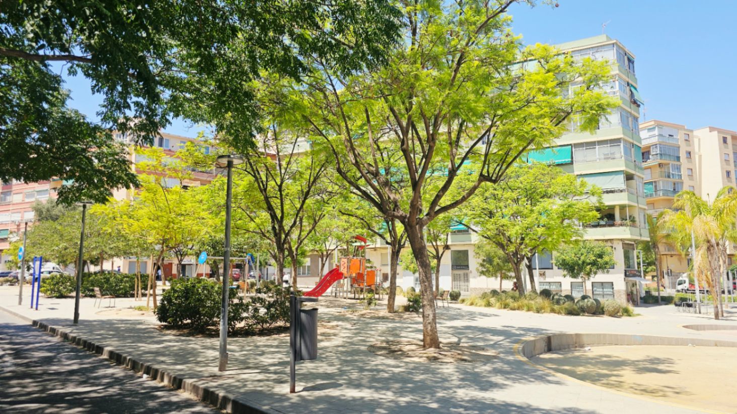 Planta baja reformada con patio interior en Alicante