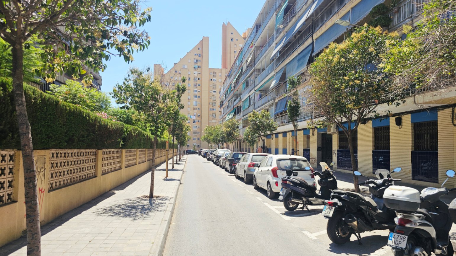 Planta baja reformada con patio interior en Alicante
