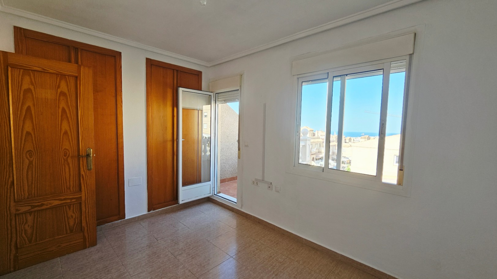 Bungalow mit Meerblick, genehmigter Keller und Pool in Gran Alacant