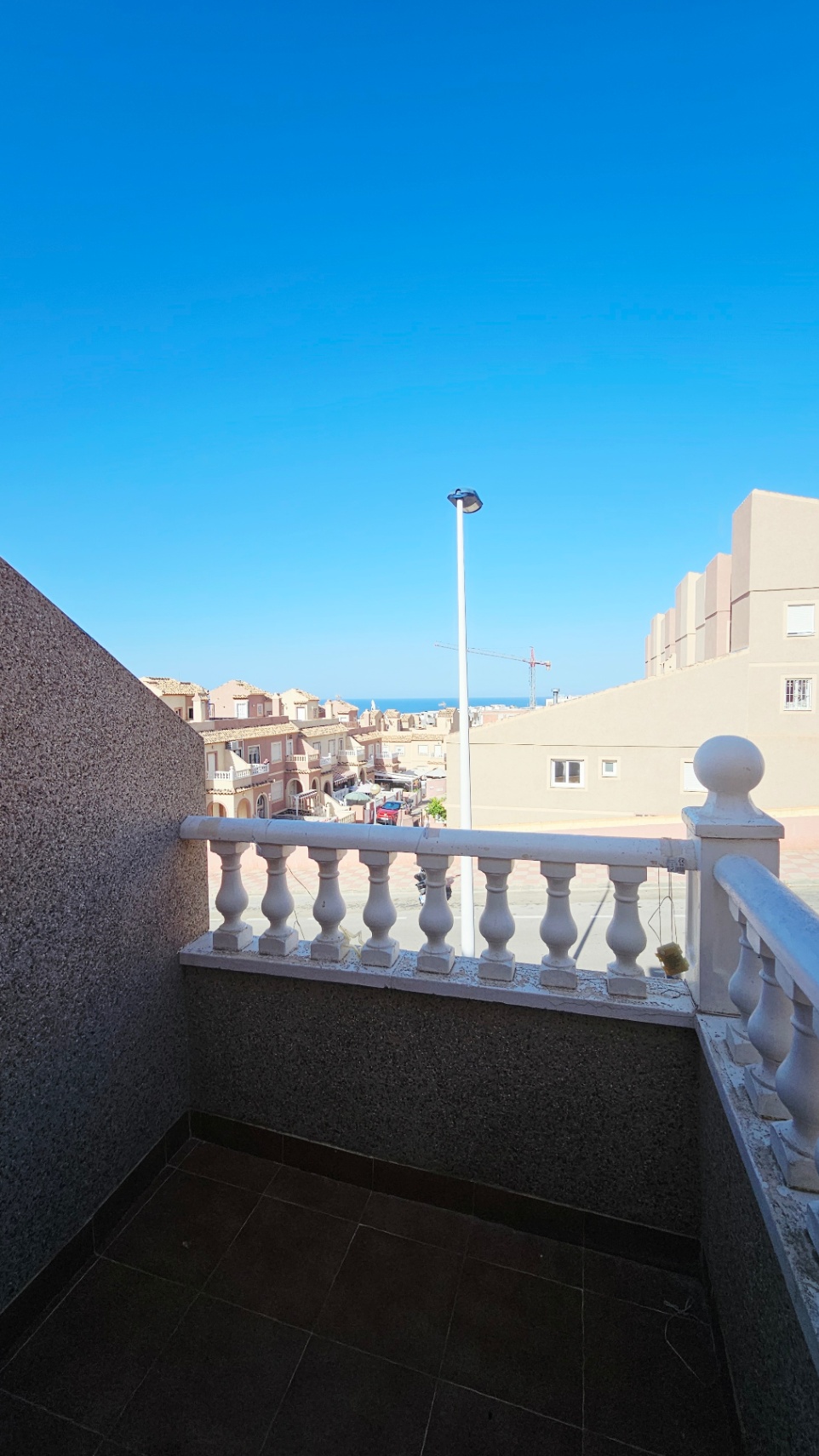 Bungalow mit Meerblick, genehmigter Keller und Pool in Gran Alacant