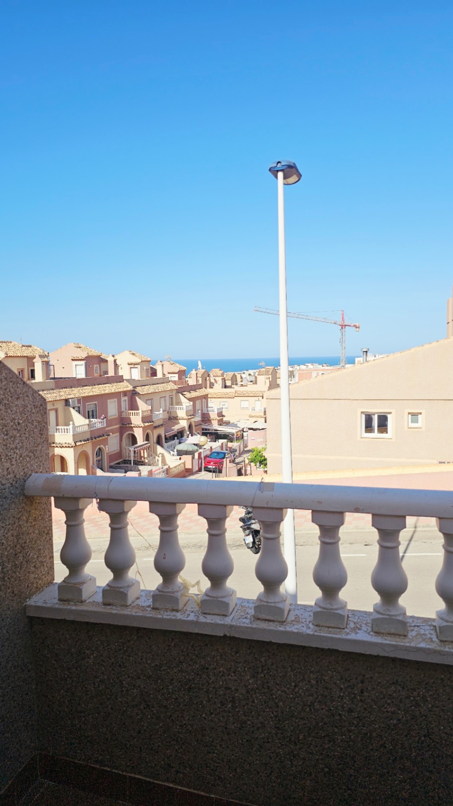 Bungalow mit Meerblick, genehmigter Keller und Pool in Gran Alacant