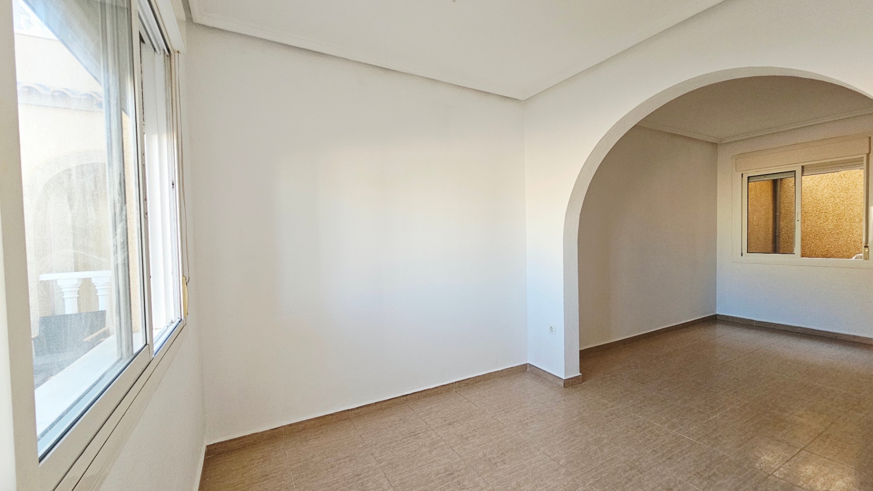 Bungalow mit Meerblick, genehmigter Keller und Pool in Gran Alacant