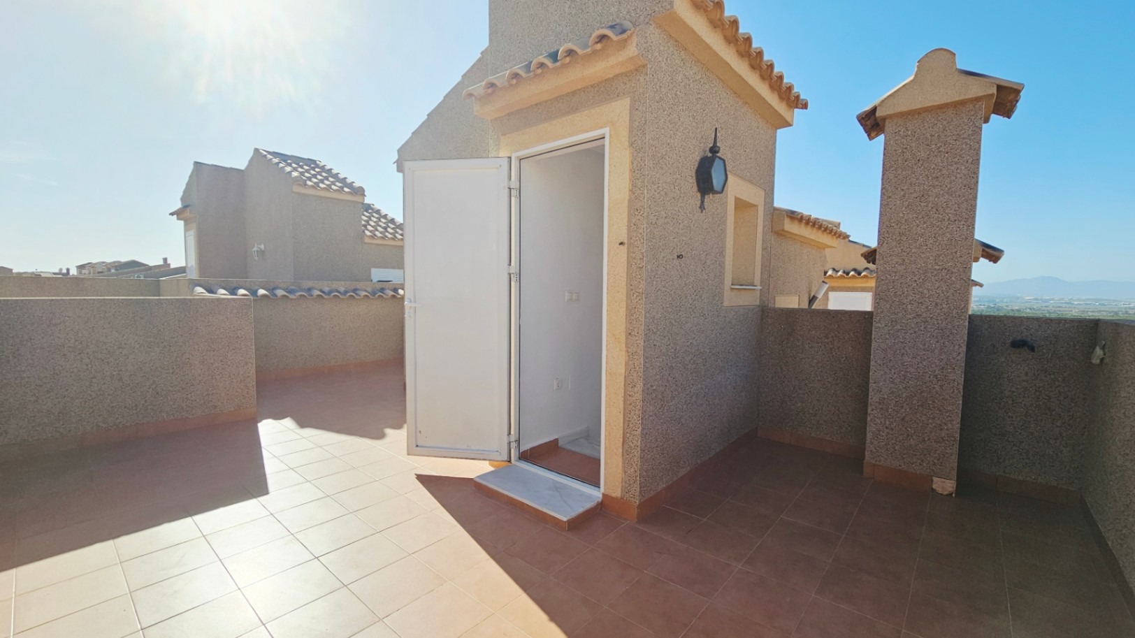 Bungalow mit Meerblick, genehmigter Keller und Pool in Gran Alacant