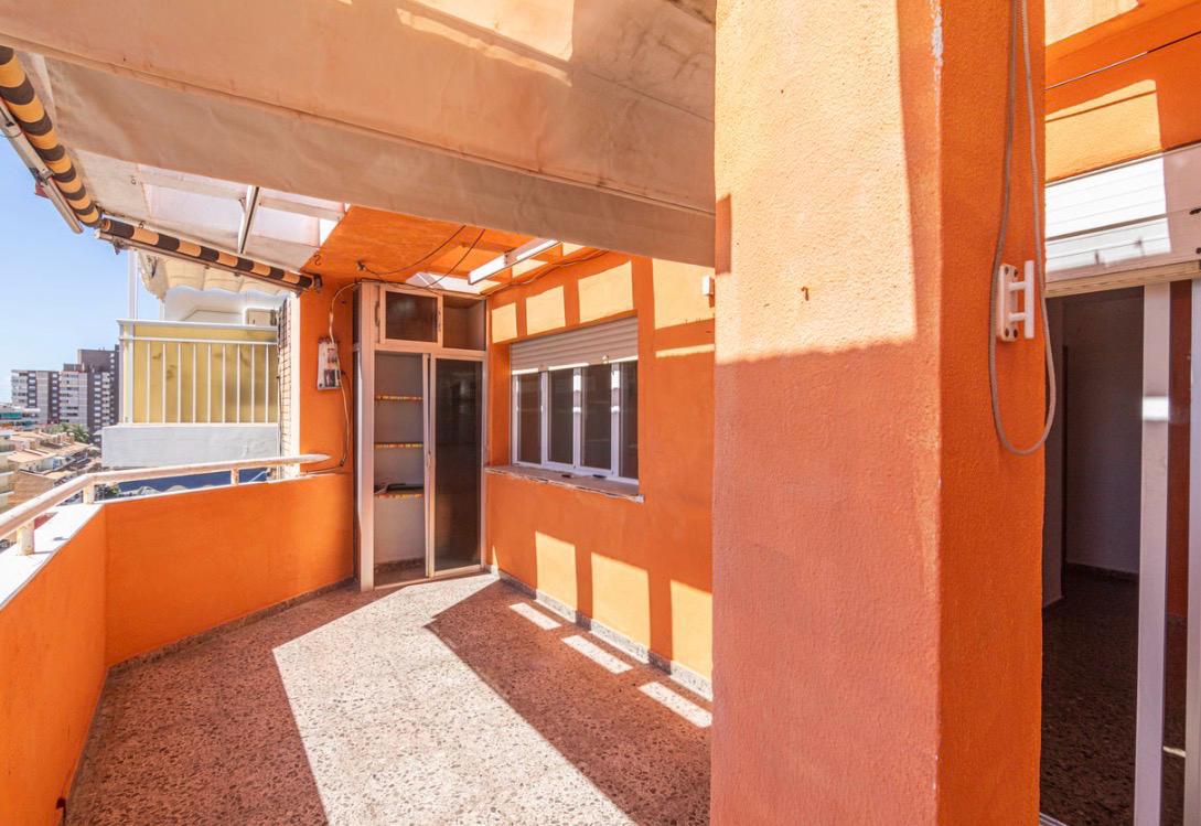 Ático espacioso para diseñar a 50 metros de la playa El Campello
