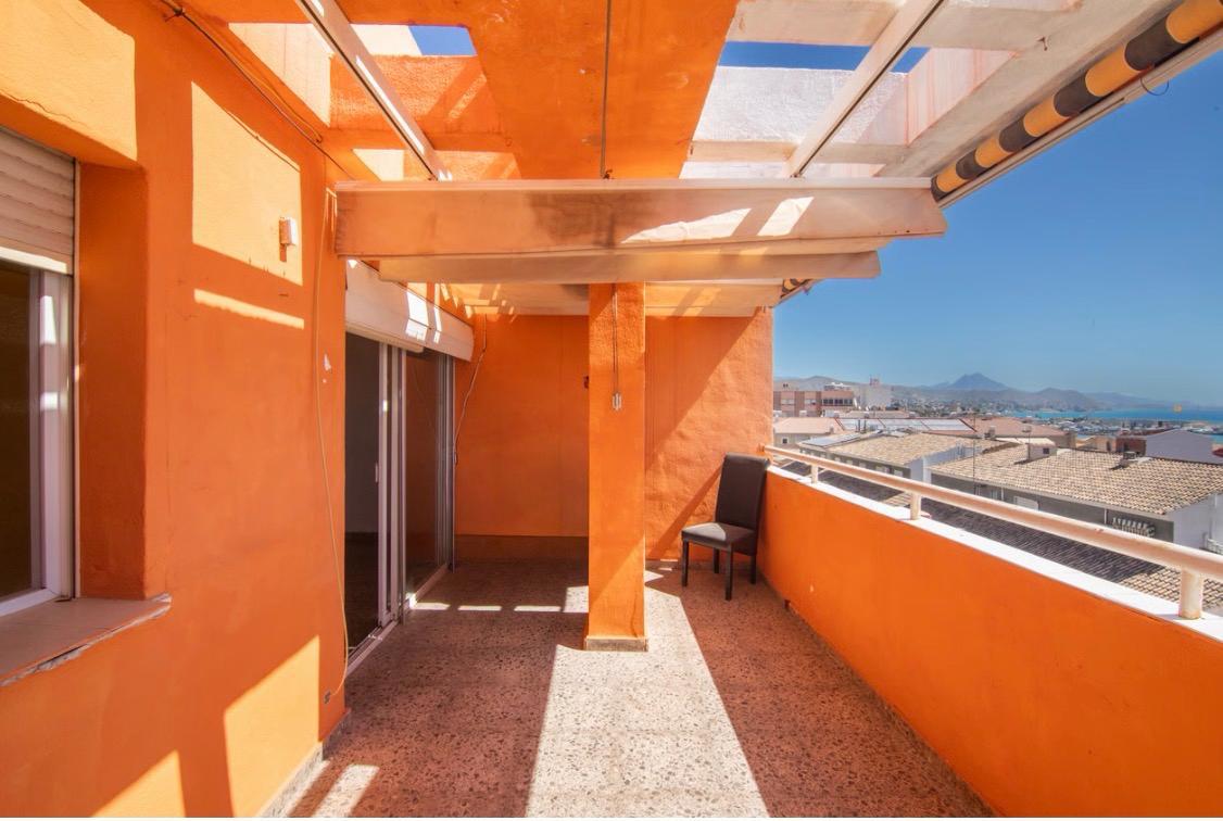 Ático espacioso para diseñar a 50 metros de la playa El Campello