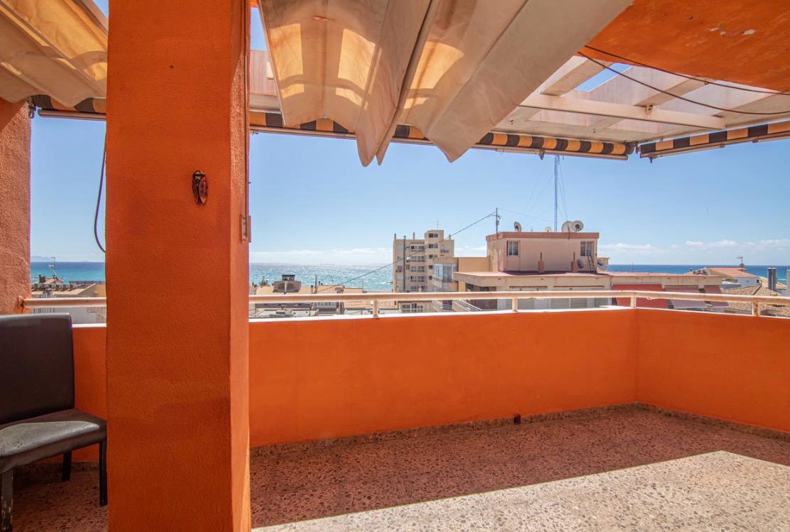 Ático espacioso para diseñar a 50 metros de la playa El Campello