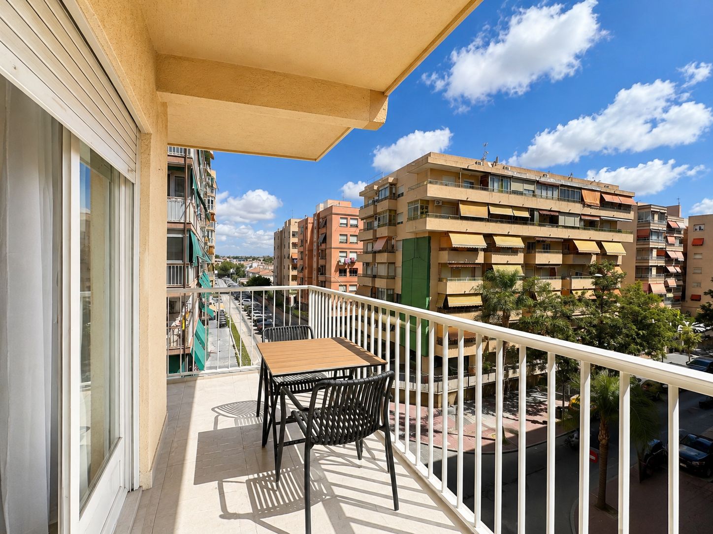 Piso junto a la playa en Santa Pola – ¡a solo 50 metros del mar!