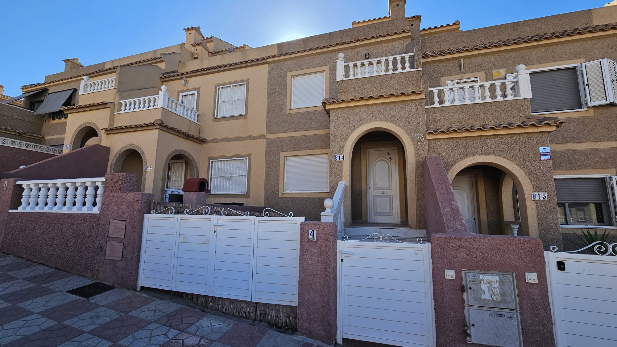 Bungalow med havutsikt, legalisert kjeller og svømmebasseng i Gran Alacant
