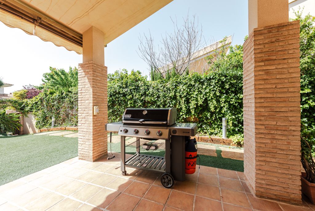 Chalet en Venta en Ravel, Mutxamel, Alicante