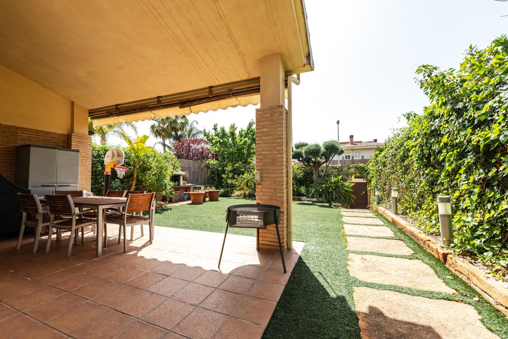 Chalet en Venta en Ravel, Mutxamel, Alicante