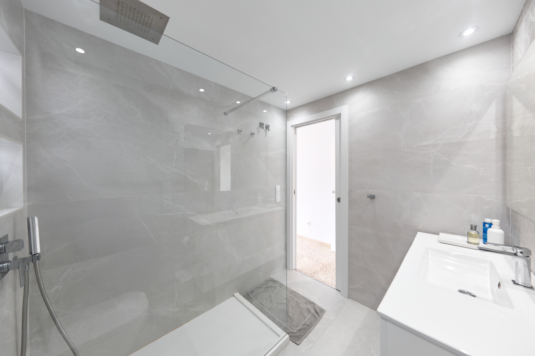 Apartamento en venta en el centro de Alicante, 3 dormitorios.