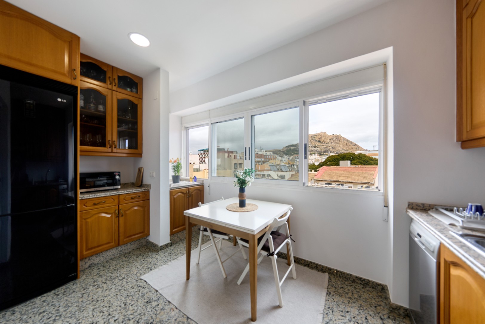 Apartamento en venta en el centro de Alicante, 3 dormitorios.