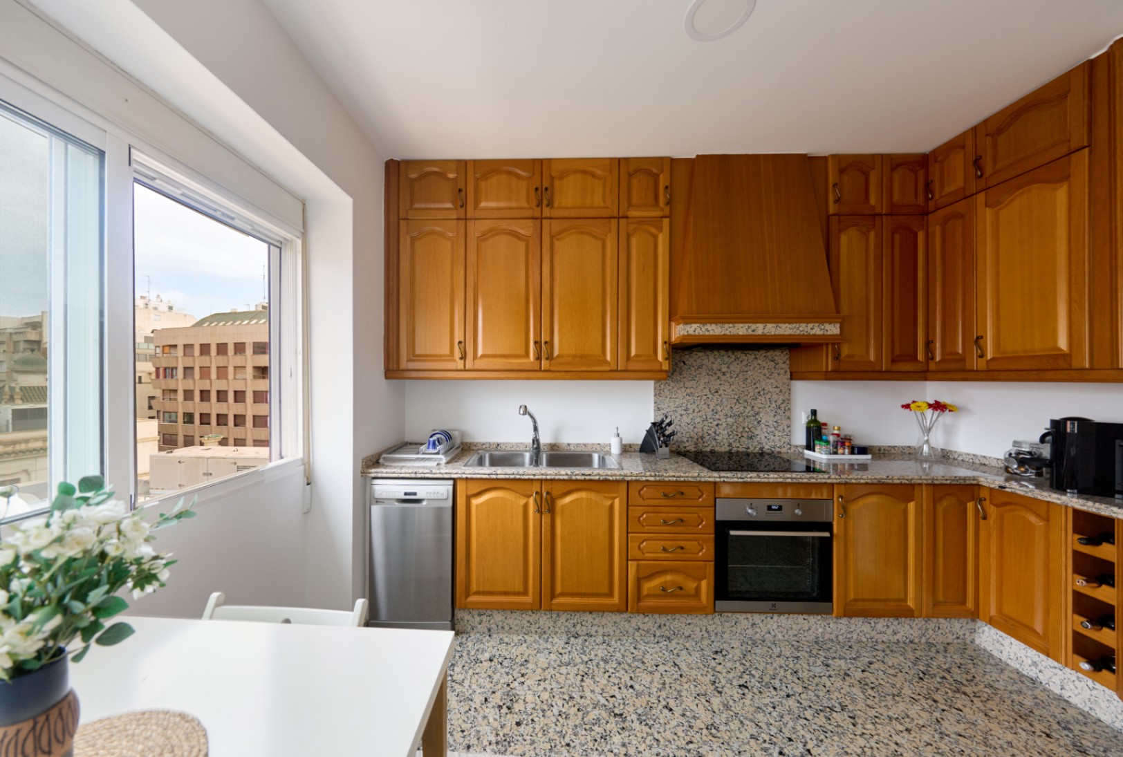 Apartamento en venta en el centro de Alicante, 3 dormitorios.