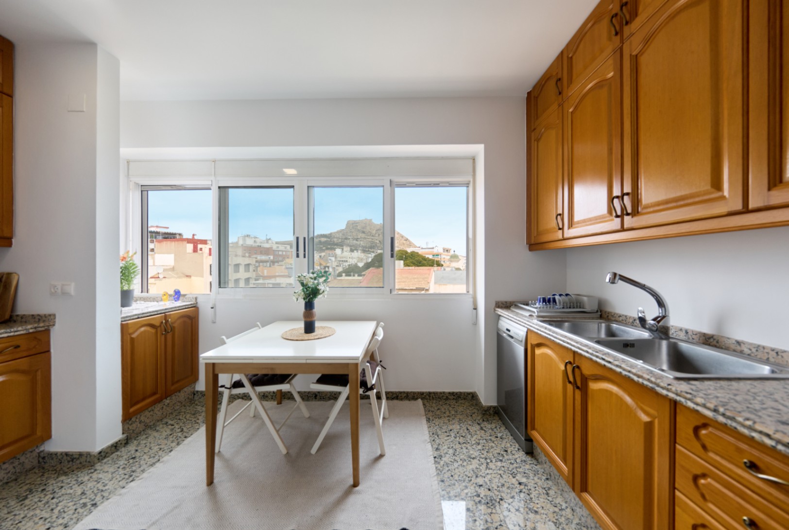 Apartamento en venta en el centro de Alicante, 3 dormitorios.