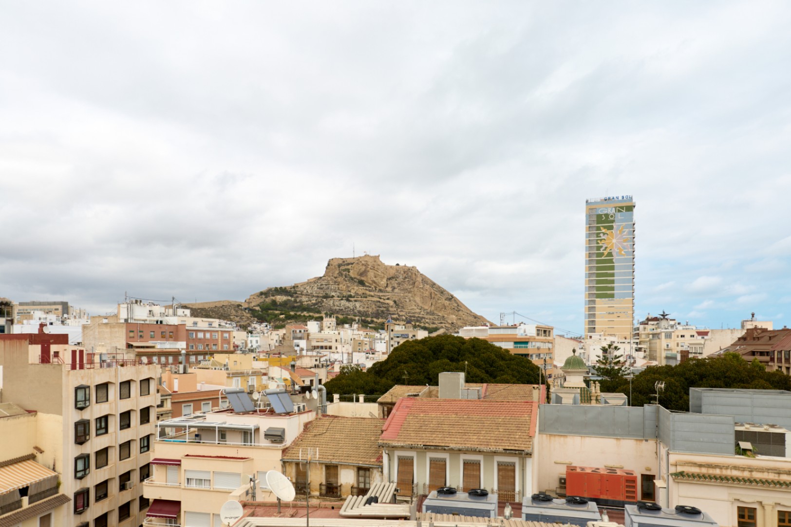Apartamento en venta en el centro de Alicante, 3 dormitorios.
